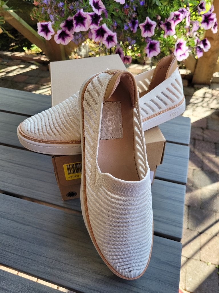 Nieuw, originele off white uggs instappers, maat 38, Kleding | Dames, UGG, Overige kleuren, Instappers, Nieuw