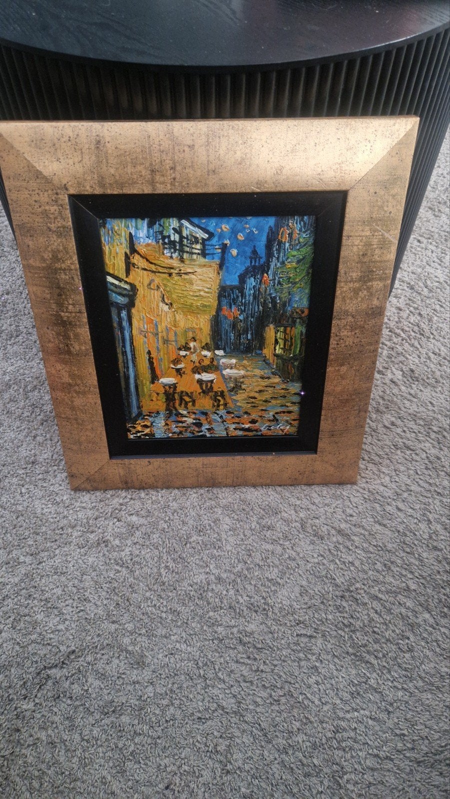 Schilderij 'Caféterras bij nacht' in lijst - 34x39 cm, Handgeschilderd, Doek, Expressionistisch, Ophalen of Verzenden