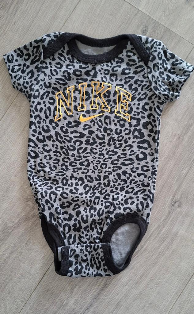 Nike romper panterprint  50-68, Ophalen of Verzenden, Zo goed als nieuw, Jongetje of Meisje