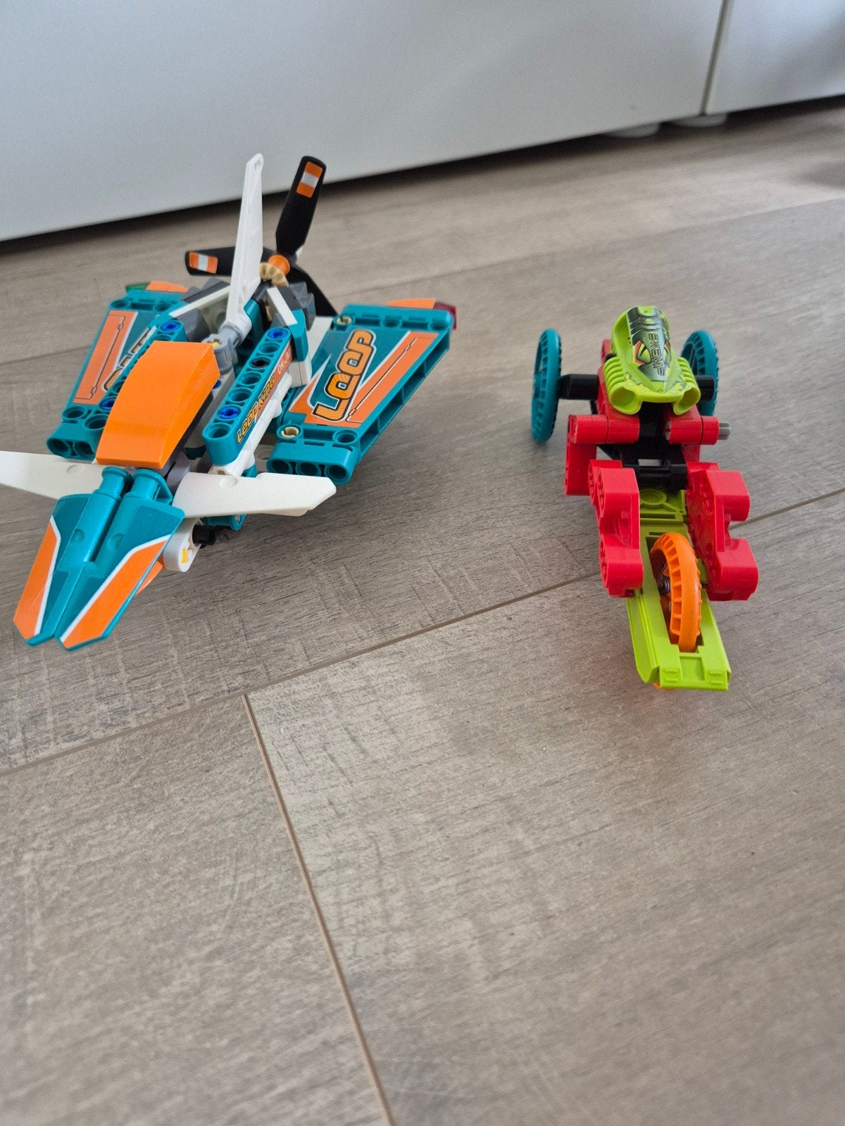 Lego Technic Vliegtuig en voertuig (2-in-1 set), Lego, Compleet, Ophalen of Verzenden, Zo goed als nieuw