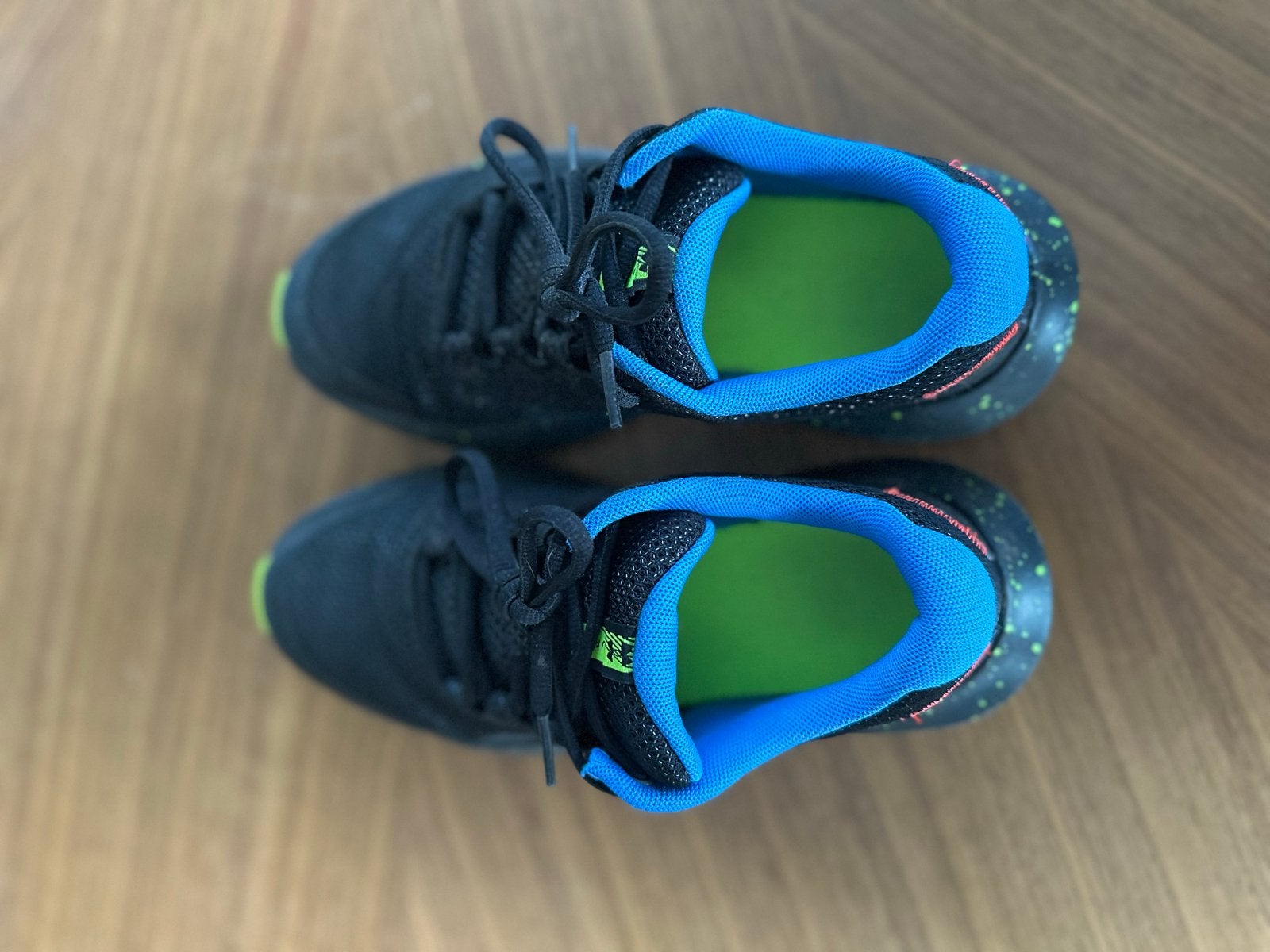 Under Armour Sportschoenen Maat 37.5 Zwart/Neon, Kinderen en Baby's, Kinderkleding | Schoenen en Sokken, Ophalen of Verzenden