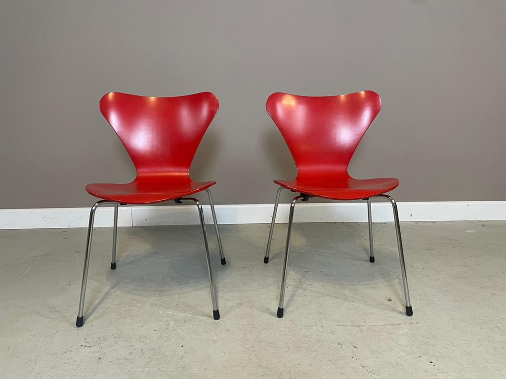 2 vlinderstoelen door Arne Jacobsen van Italiaanse productie, Ophalen, Gebruikt, Twee, Hout