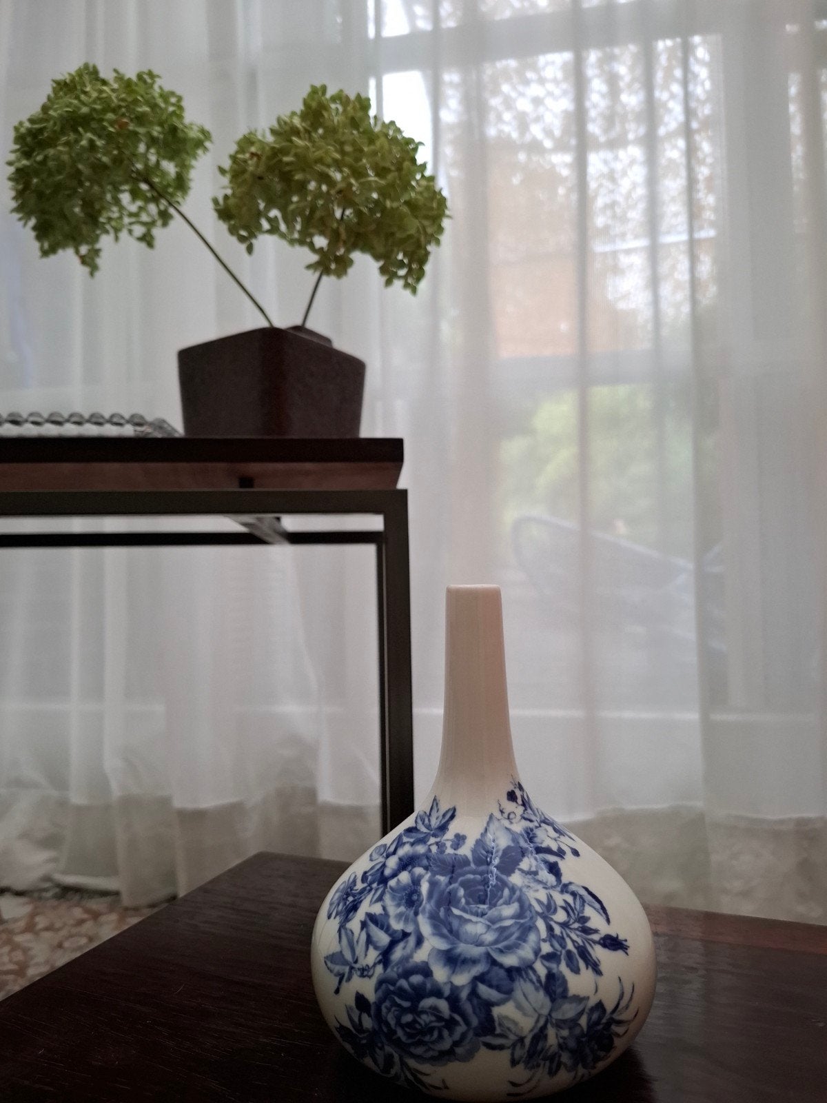 Witte vaas met blauw bloemmotief, 16 cm hoog, Huis en Inrichting, Woonaccessoires | Vazen, Ophalen, Blauw