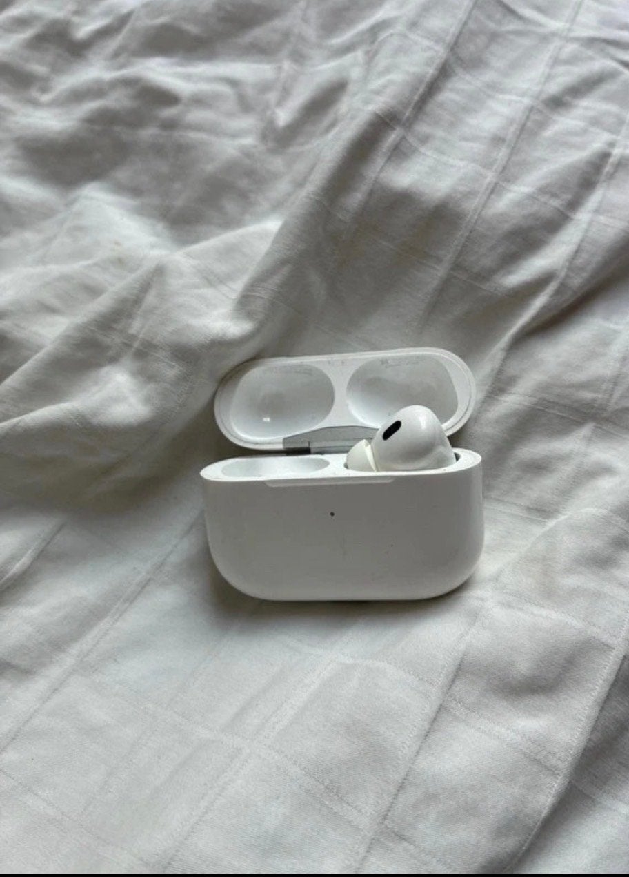 AirPods 1e generatie: Rechteroortje + Oplaadcase, Verzenden, Gebruikt, Overige typen, Apple