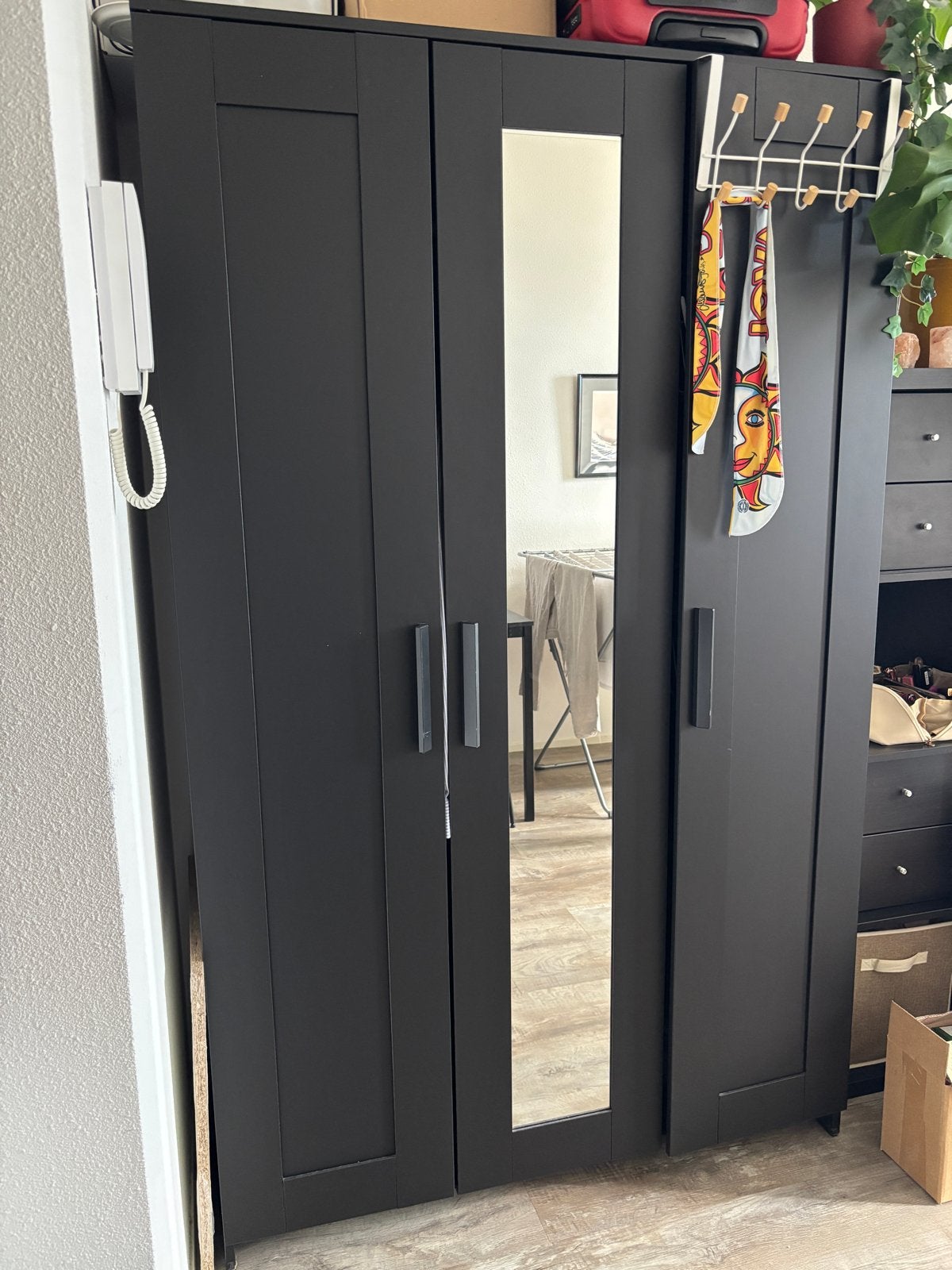 IKEA BRIMNES Kledingkast met 3 deuren, Huis en Inrichting, Kasten | Kledingkasten, Ophalen, 100 tot 150 cm, Zo goed als nieuw