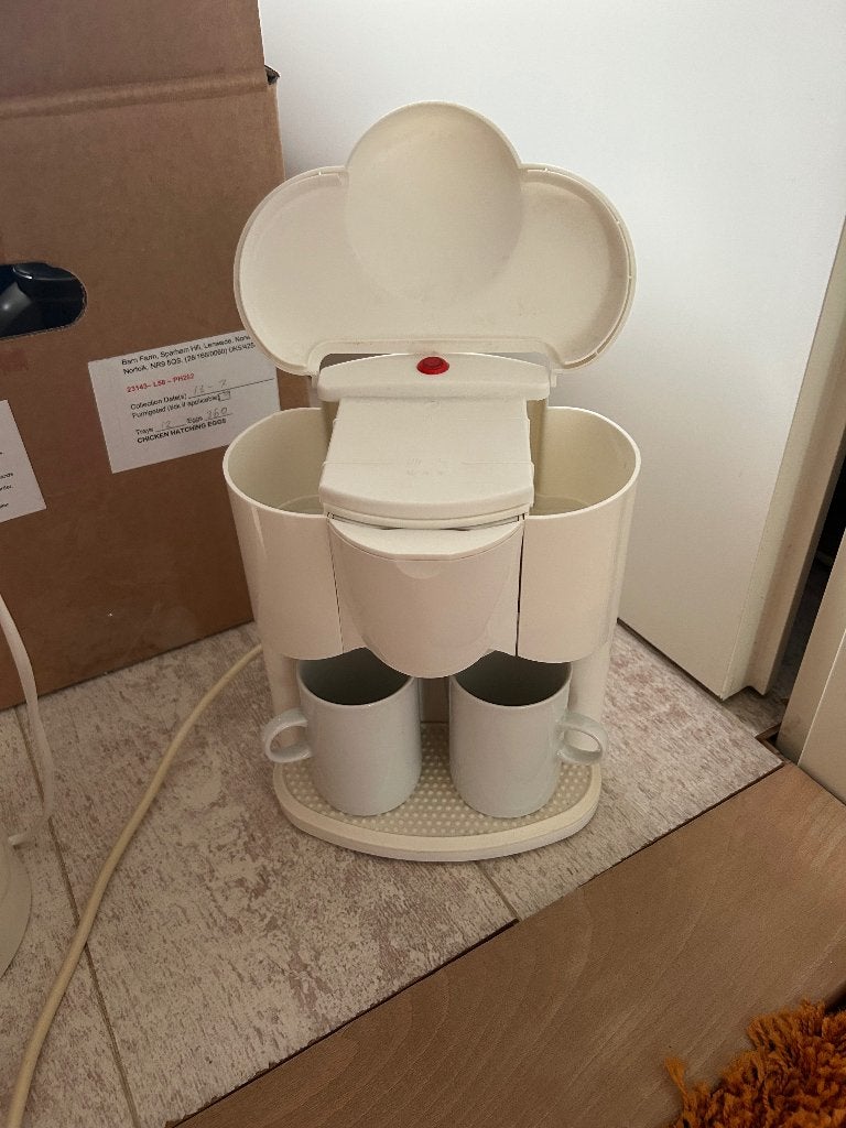 Reiskoffiezetter 2 kops wit incl  bekers zgan, Ophalen of Verzenden, Zo goed als nieuw, Koffiemachine