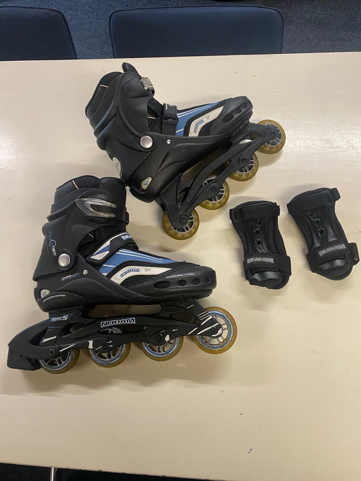 Nijdam inline skates met beschermers - Maat 42, Ophalen, Verstelbaar, Gebruikt, Kinderen