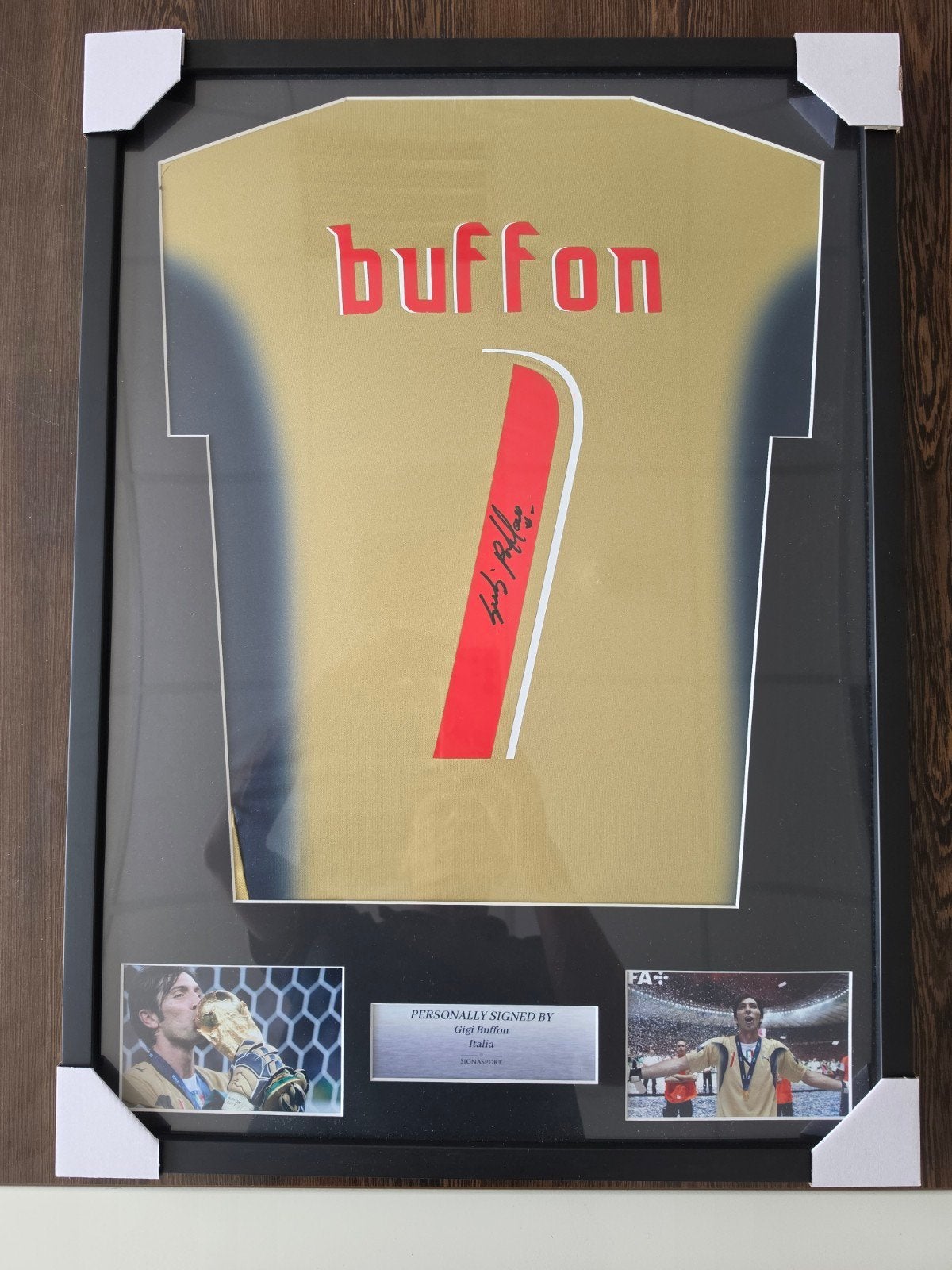 Gesigneerd Buffon Shirt - Ingelijst met COA, Ophalen of Verzenden, Zo goed als nieuw, Buitenlandse clubs, Shirt