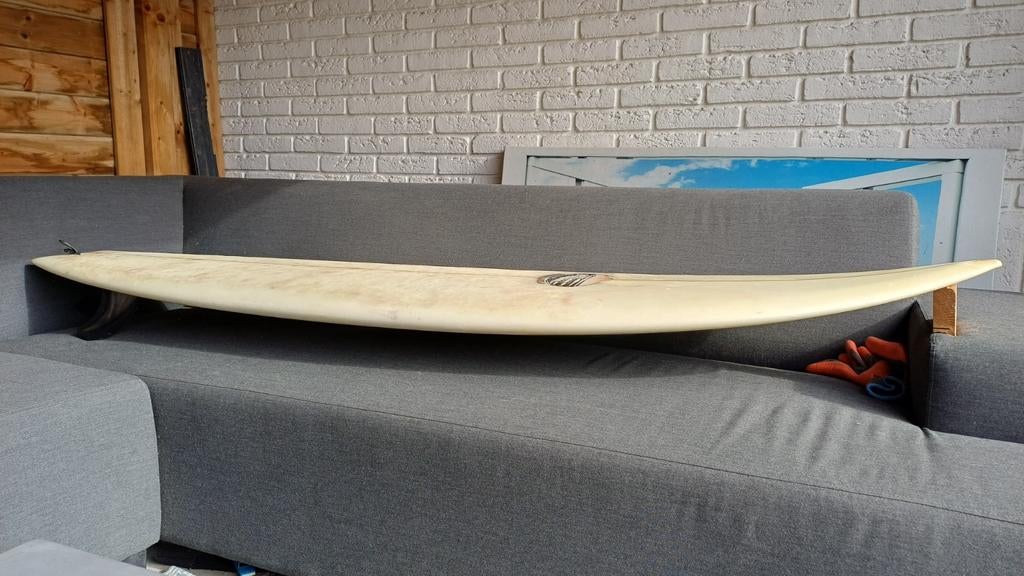 Shortboard 6'3" met kleine fishtail en vinnen, Watersport en Boten, Golfsurfen, Ophalen, Zo goed als nieuw, Shortboard, Met vinnen