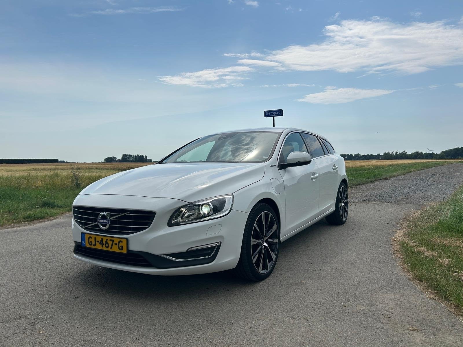 Volvo V60 Zoekt een nieuwe relatie D6 Twin Engine, Auto's, Automaat, 1800 kg, Wit, Vierwielaandrijving