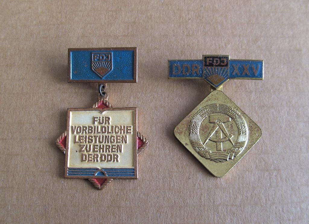 DDR / NVA  insignes/medailles FDJ, Ophalen of Verzenden, Landmacht, Duitsland, Embleem of Badge