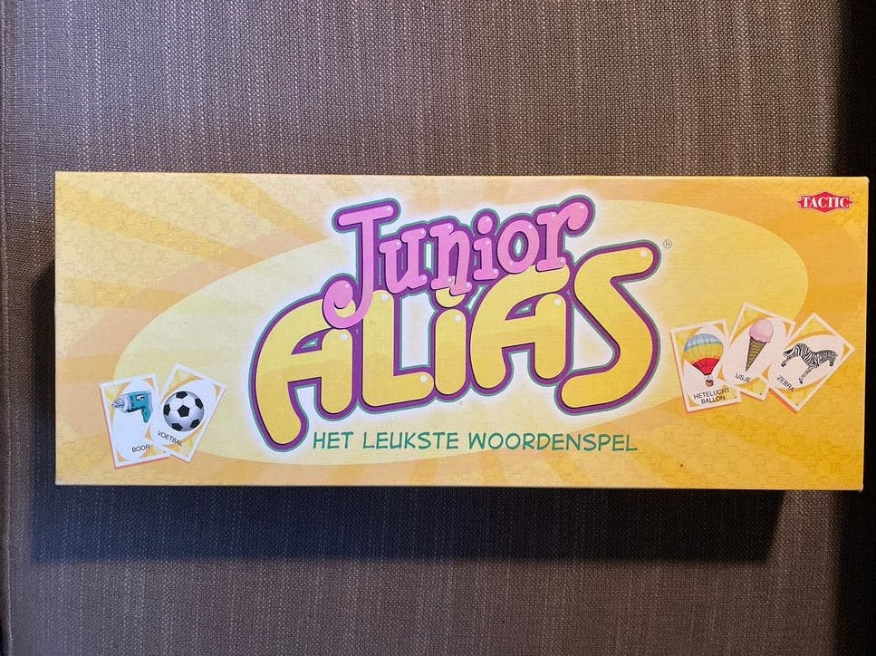 Junior Alias: Het Leukste Woordenspel voor Kinderen, Vijf spelers of meer, Ophalen of Verzenden, Zo goed als nieuw