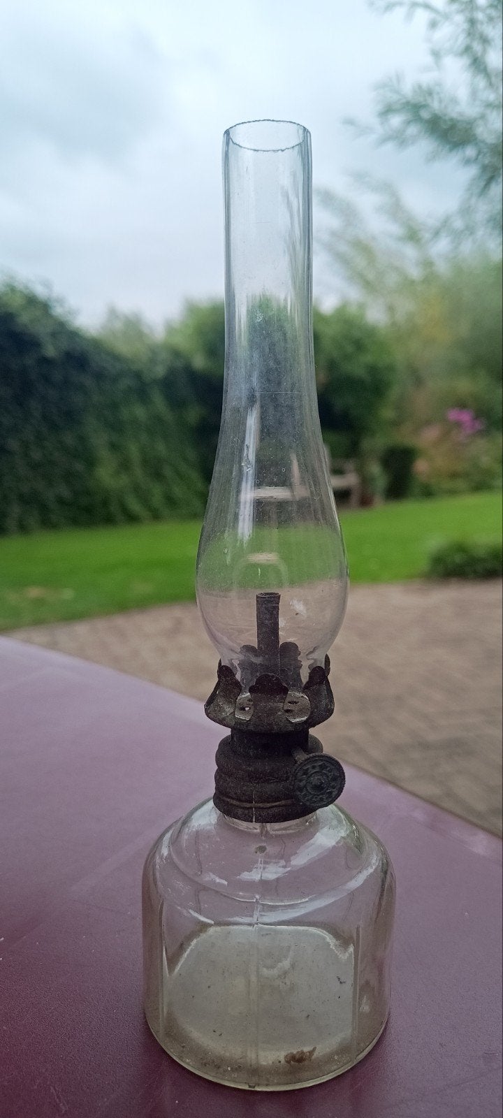 Antieke olielamp - Glazen petroleumlamp 21 cm, Antiek en Kunst, Antiek | Lampen, Ophalen of Verzenden