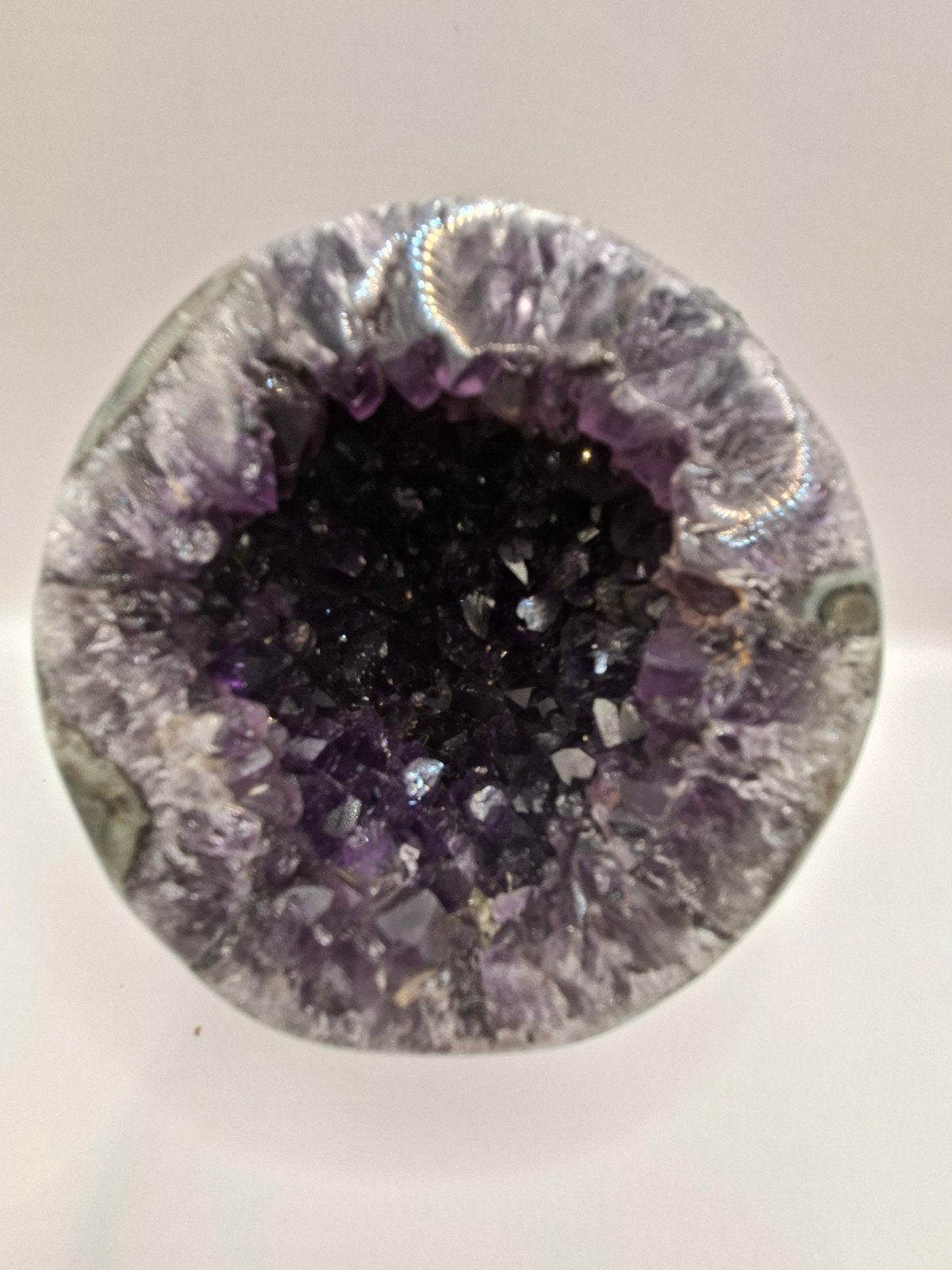 Amethist Geode Bolvormig Natuurlijke Kristalformatie, Ophalen of Verzenden, Mineraal