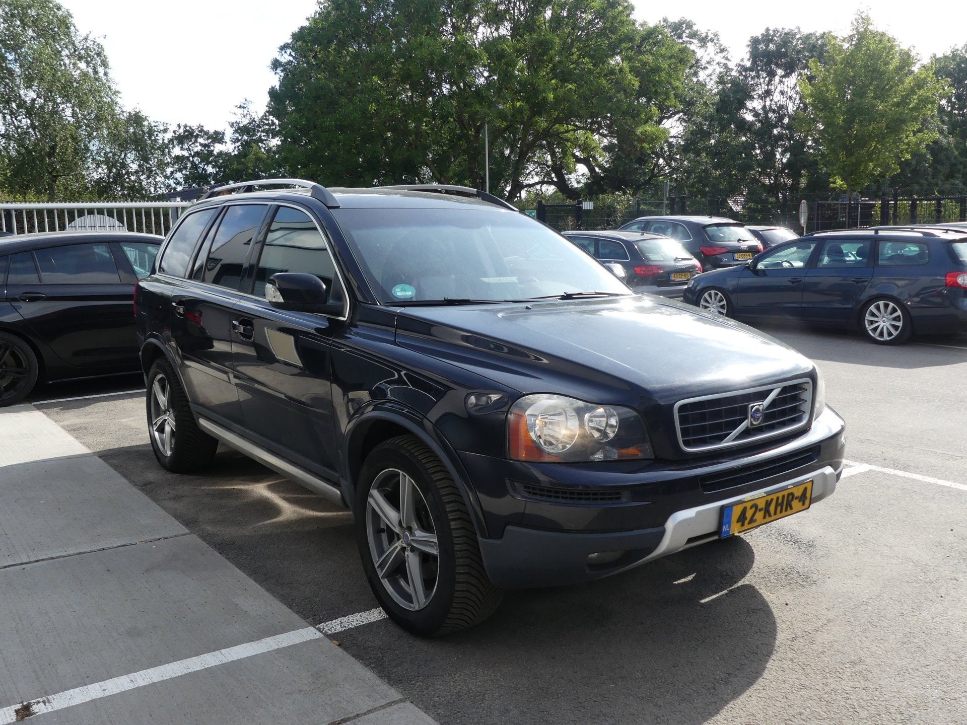 Volvo XC90 2.4 D5 Automaat Sport Leder Navi 7-Persoons APK t, Gebruikt, Zwart, 255 €/maand, 7 stoelen