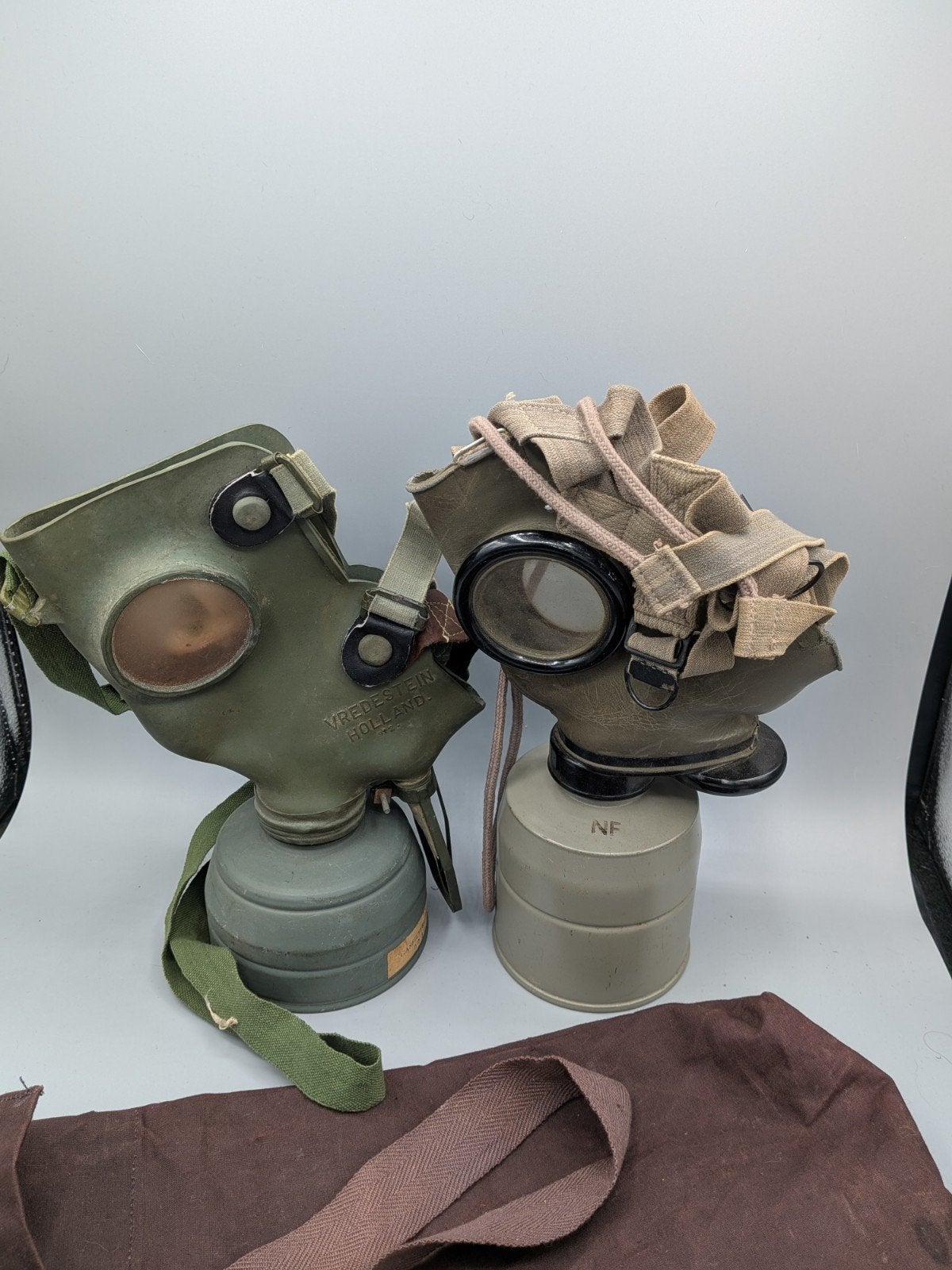 2 burger gasmaskers uit de tweede wereld oorlog, Verzenden, Nederland