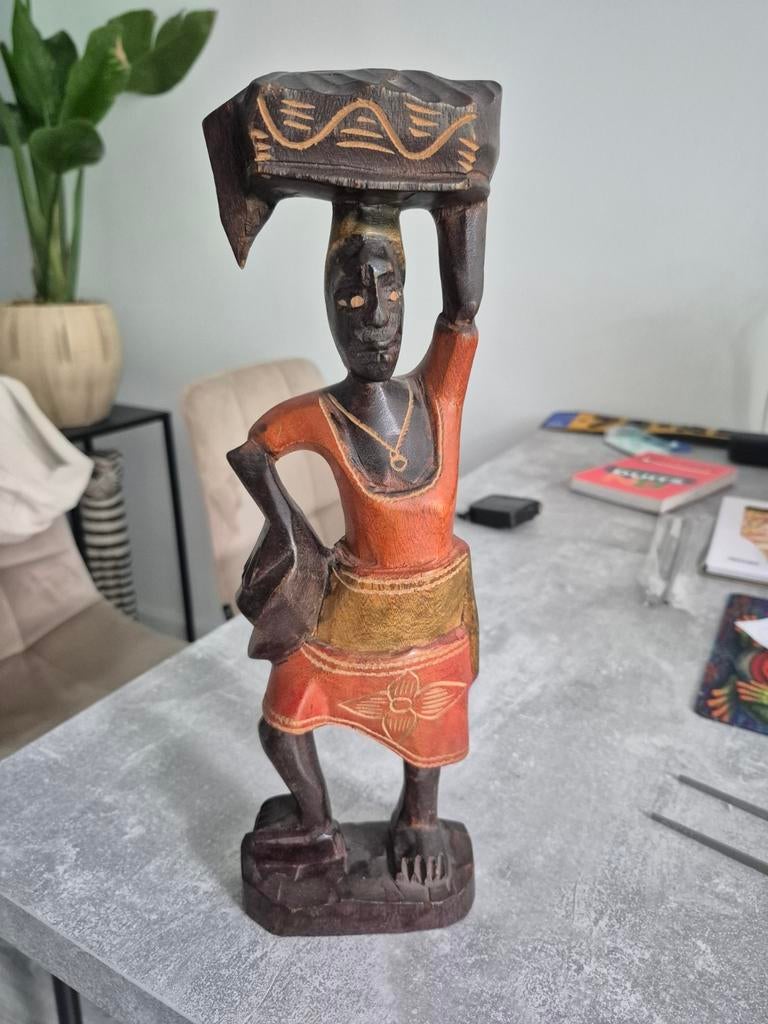 Houten Afrikaans beeldje - Vrouw met mand, Ophalen of Verzenden
