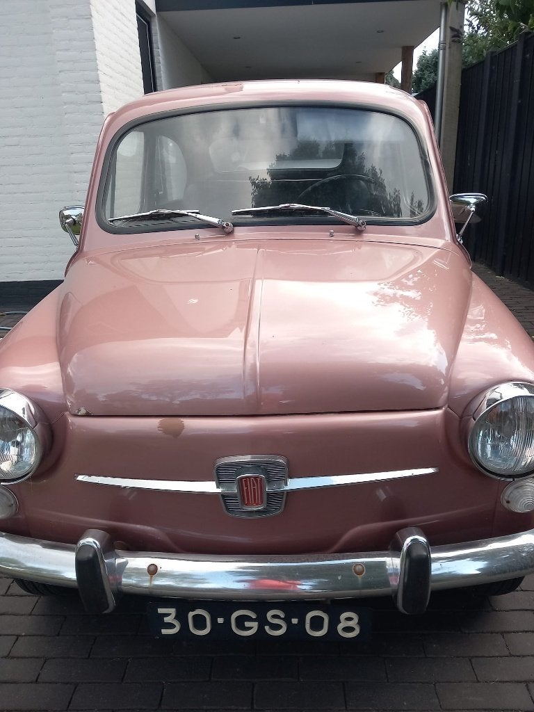 Zastava 750 0.8 L 1975 Roze (opknapper), Auto's, Achterwielaandrijving, Zwart, Origineel Nederlands, Handgeschakeld
