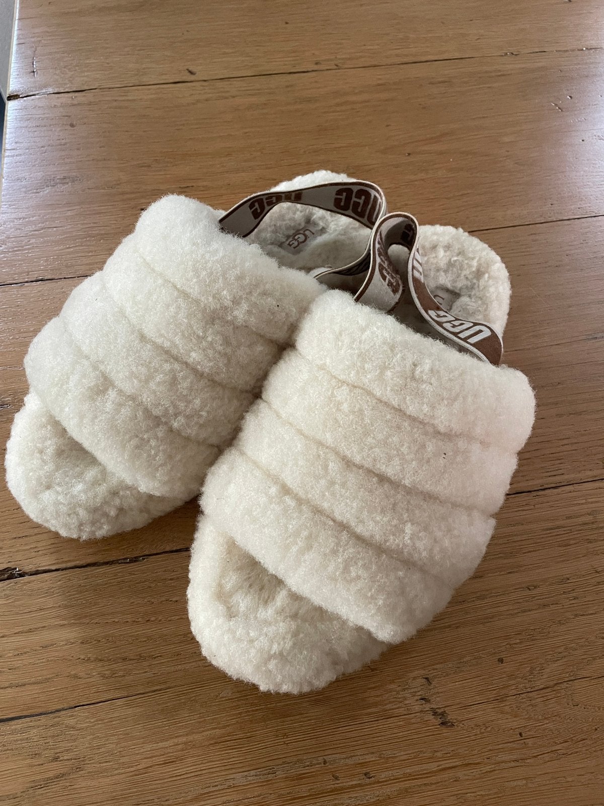 UGG sloffen maat 40, Kleding | Dames, Overige kleuren, Ophalen of Verzenden, Zo goed als nieuw, Pantoffels of Sloffen