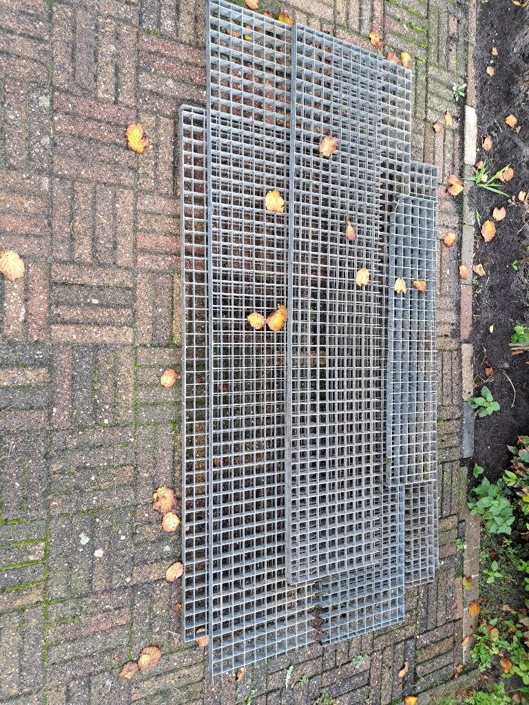 Gegalvaniseerde looproosters in diverse afmetingen, Ophalen, Zo goed als nieuw, IJzer