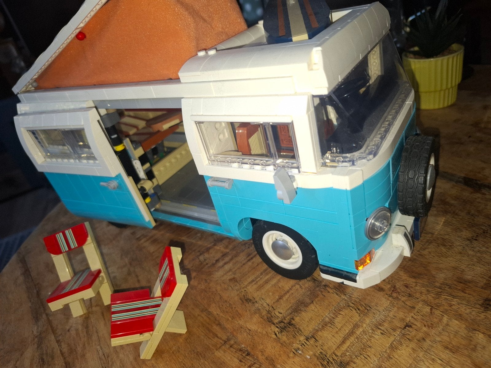 Foto 4 van Lego Volkswagen T2 Camper 10279