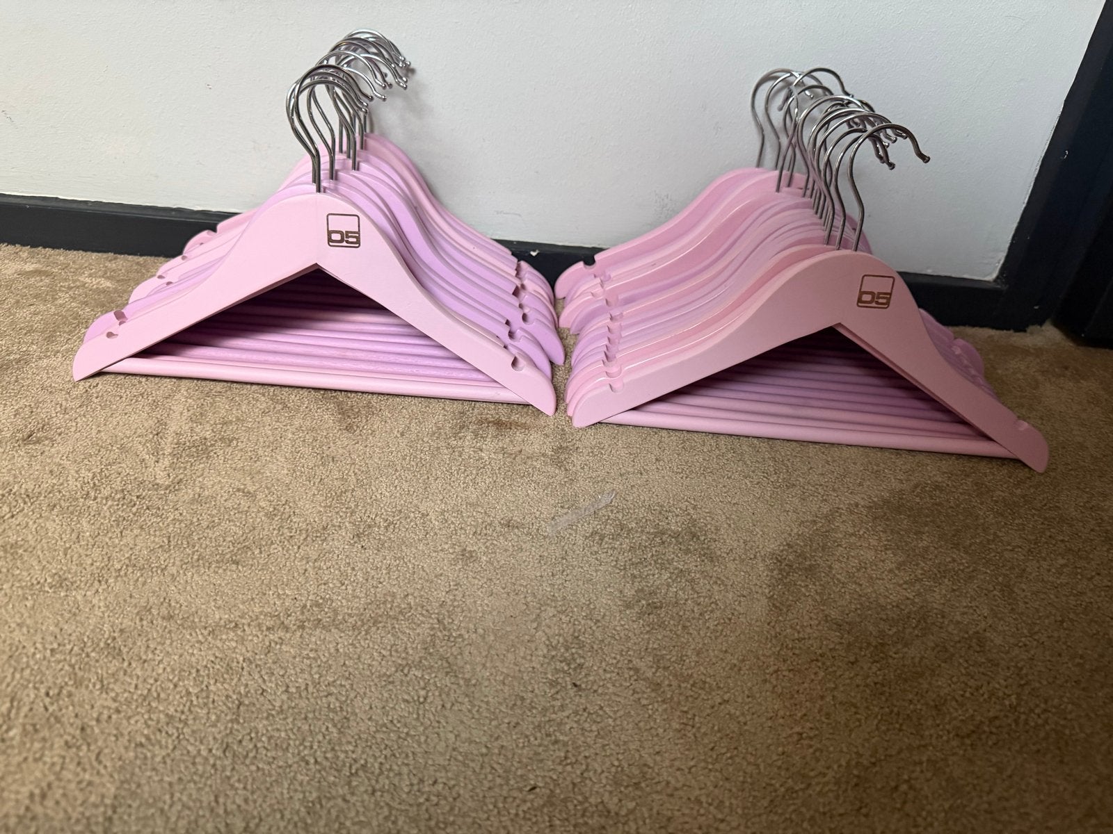30 Roze Houten Kinderkleerhangers Loods 5 Meisjes, Ophalen of Verzenden, Gebruikt, Hout, Kinderen
