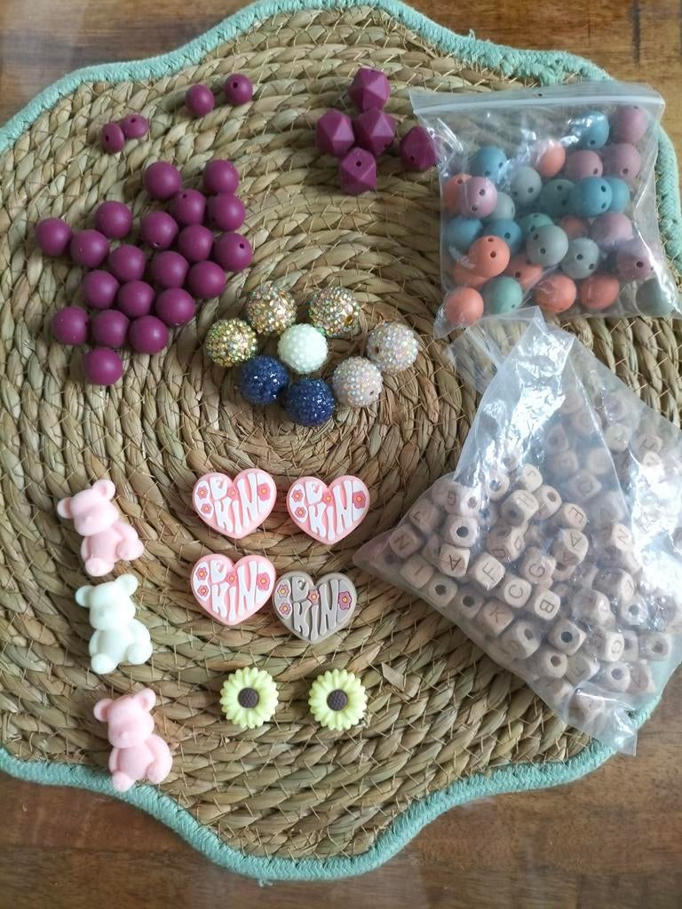 Pakket siliconen en houten kralen, Hobby en Vrije tijd, Kralen en Sieraden maken, Kraal, ., Ophalen of Verzenden, Zo goed als nieuw
