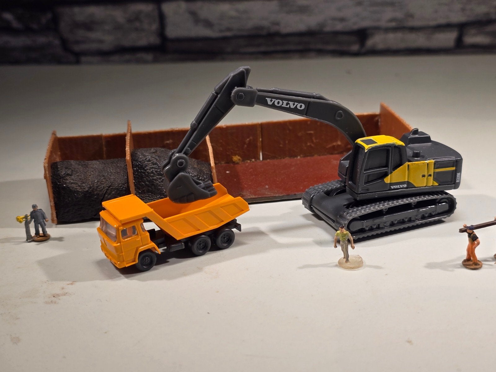 Volvo graafmachine N spoor modeltrein 1:160, Ophalen of Verzenden, Gelijkstroom of Wisselstroom, Brug, Tunnel of Gebouw, Overige merken