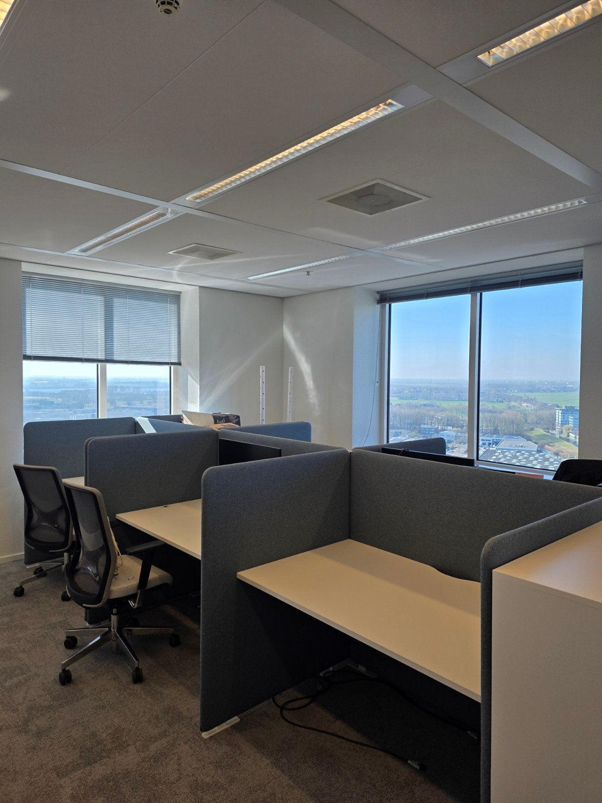 6 complete werkplekken met ergonomische stoelen, Werkplek, Ophalen, Gebruikt, Complete inventaris
