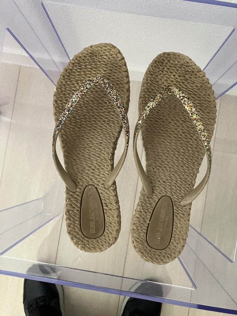 Teenslippers zandkleurig met glans mt 39 merk Ilse Jacobsen, Slippers, Overige kleuren, Ophalen of Verzenden, Ilse Jacobsen