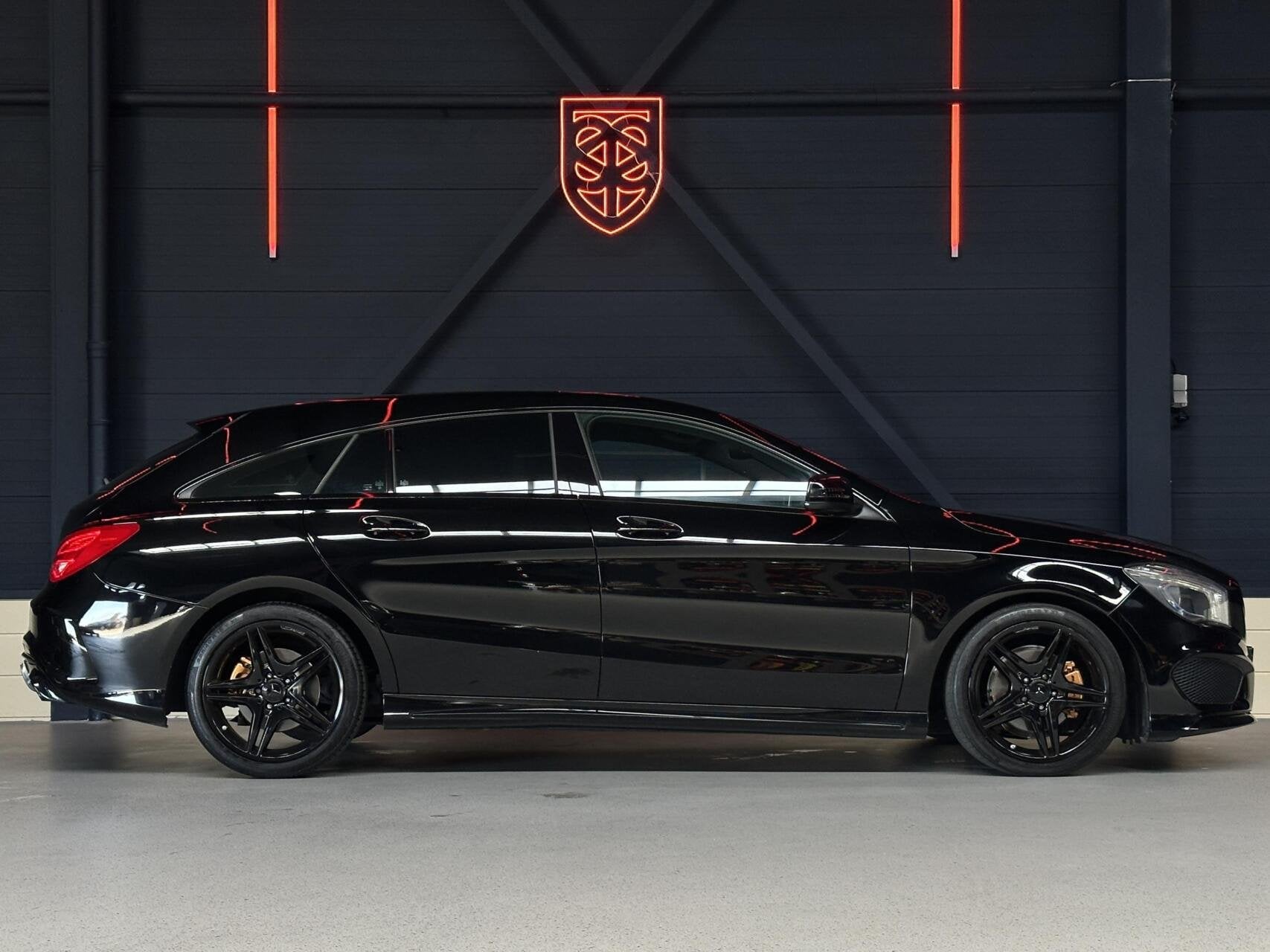 Mercedes CLA-klasse Shooting Brake 180 AMG |LED|CRUISE|STOEL, Auto's, CLA, 730 kg, Gebruikt, 4 cilinders