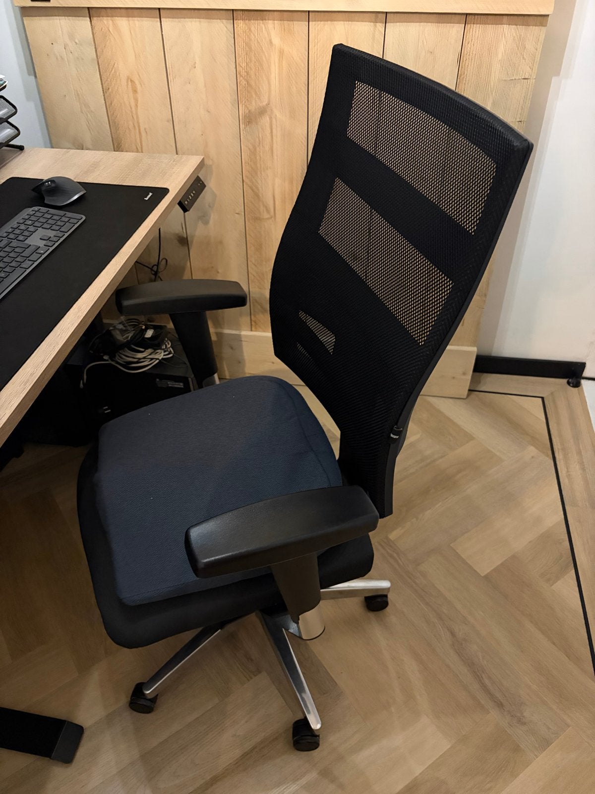 Topstar X-Pander Ergonomische Bureaustoel met Mesh Rug, Ophalen, Zwart, Zo goed als nieuw, Bureaustoel