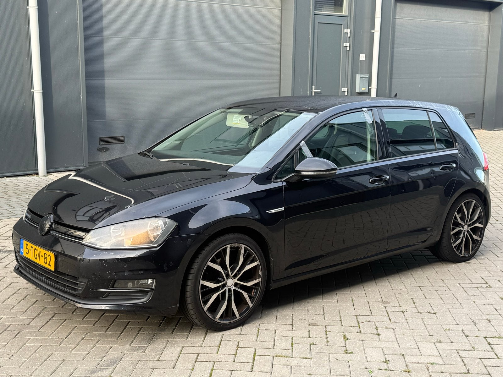 Volkswagen Golf 1.6 TDI 81KW 5D Blue Motion 2014 Zwart, Auto's, Voorwielaandrijving, 4 cilinders, Zwart, Origineel Nederlands