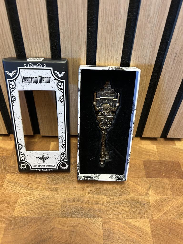 Phantom Manor sleutel disneyland paris, Ophalen of Verzenden, Overige figuren, Nieuw, Overige typen