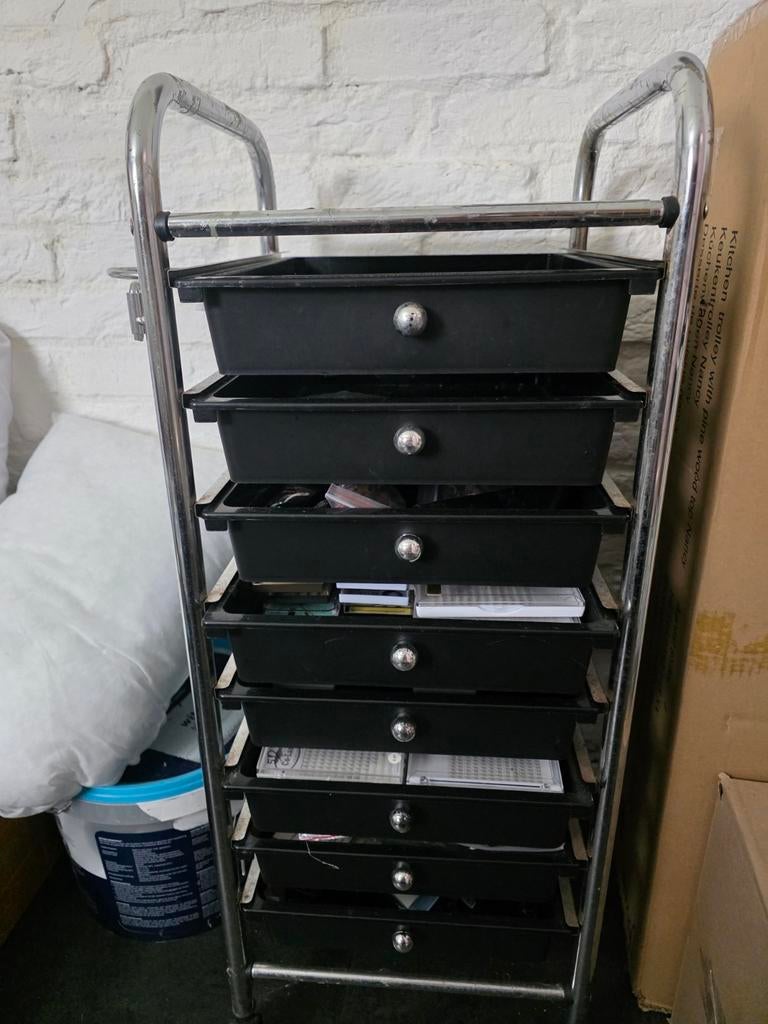 Werk trolley voor kapper of wimper styliste met 8 laden, Ophalen, Gebruikt, Praktisch, Salon, Mobiel