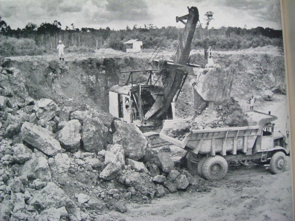 Surinaams bauxiet - 1955., Antiek en Kunst, Ophalen of Verzenden