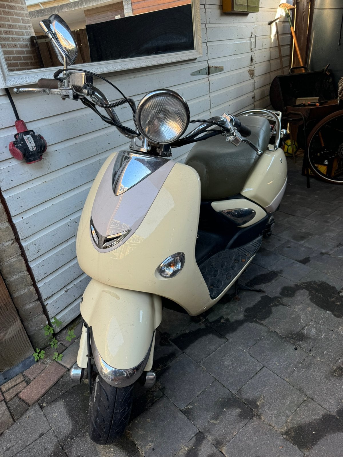 Scooter voor weinig staat in Swifterbant, Ophalen, Zo goed als nieuw, Benzine, Overige merken
