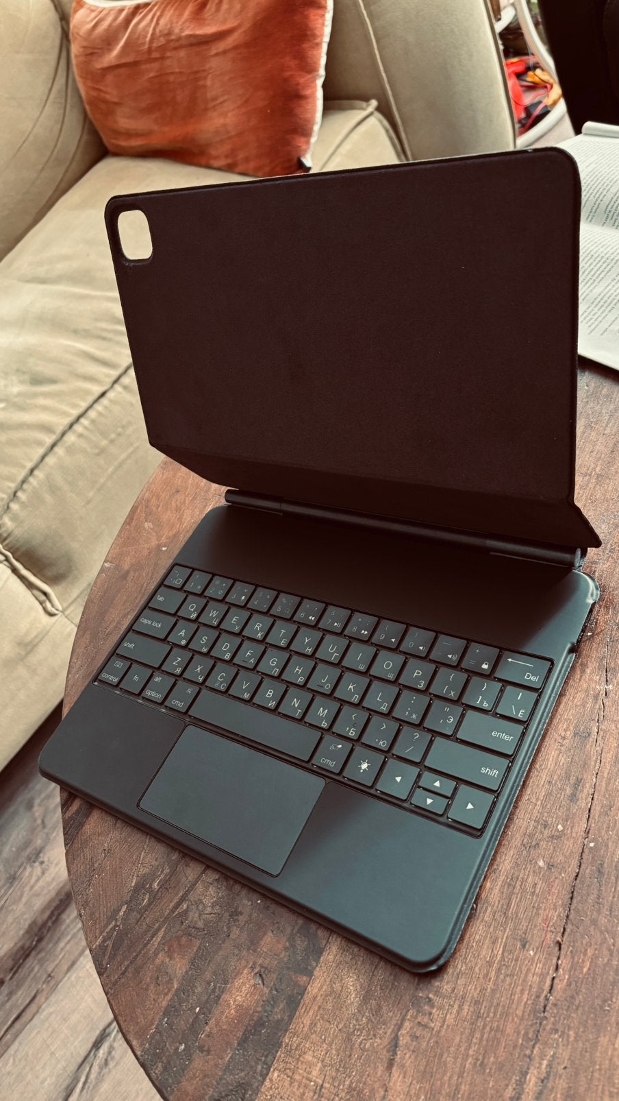 Apple iPad Pro 2022 magic keyboard (niet origineel), Ophalen of Verzenden, Zo goed als nieuw, 11 inch, Bescherming voor- en achterkant