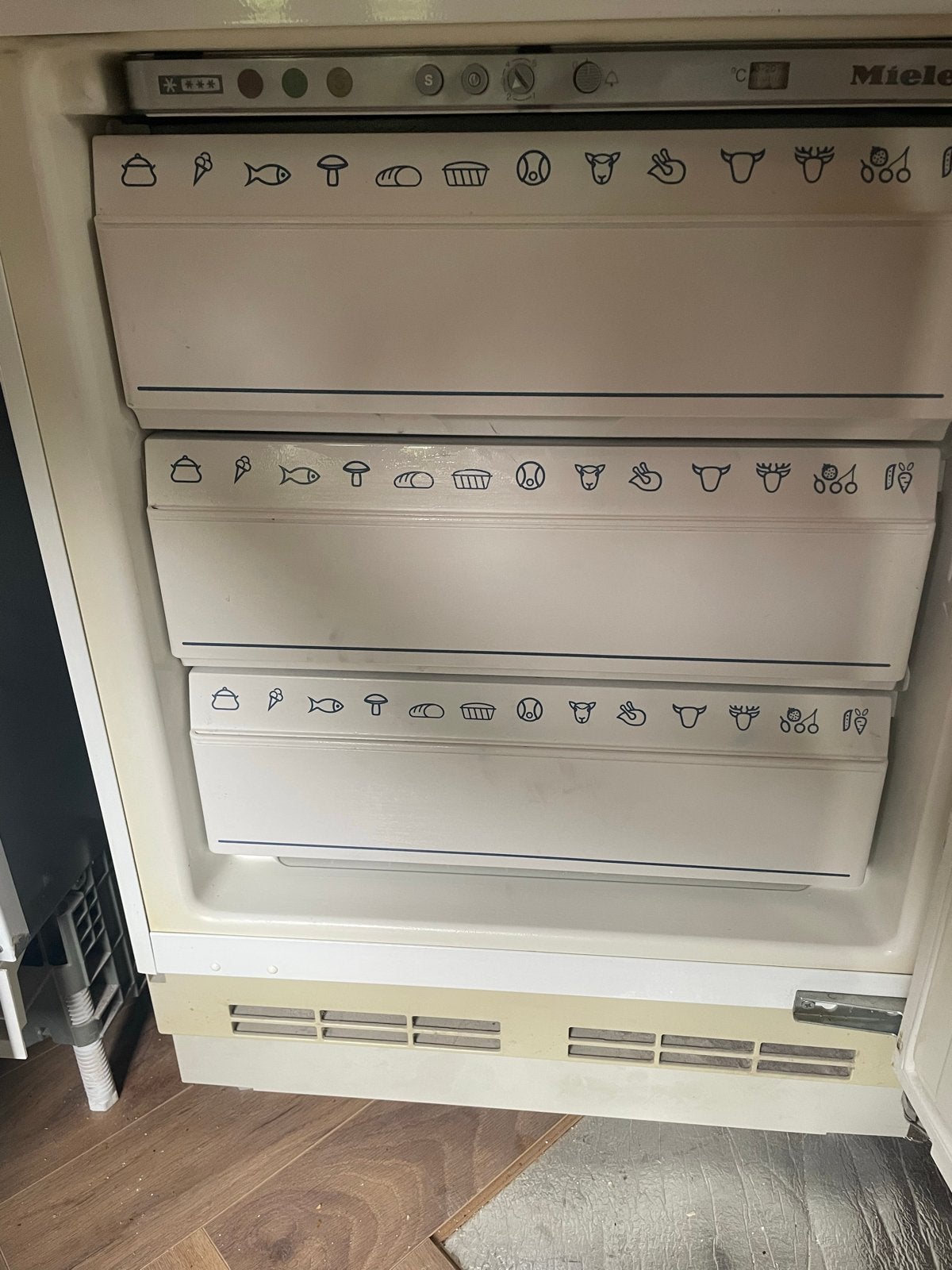 Miele Inbouw Vrieskast - Perfect voor uw keuken, Gebruikt, Minder dan 60 cm, Inbouw, Ophalen