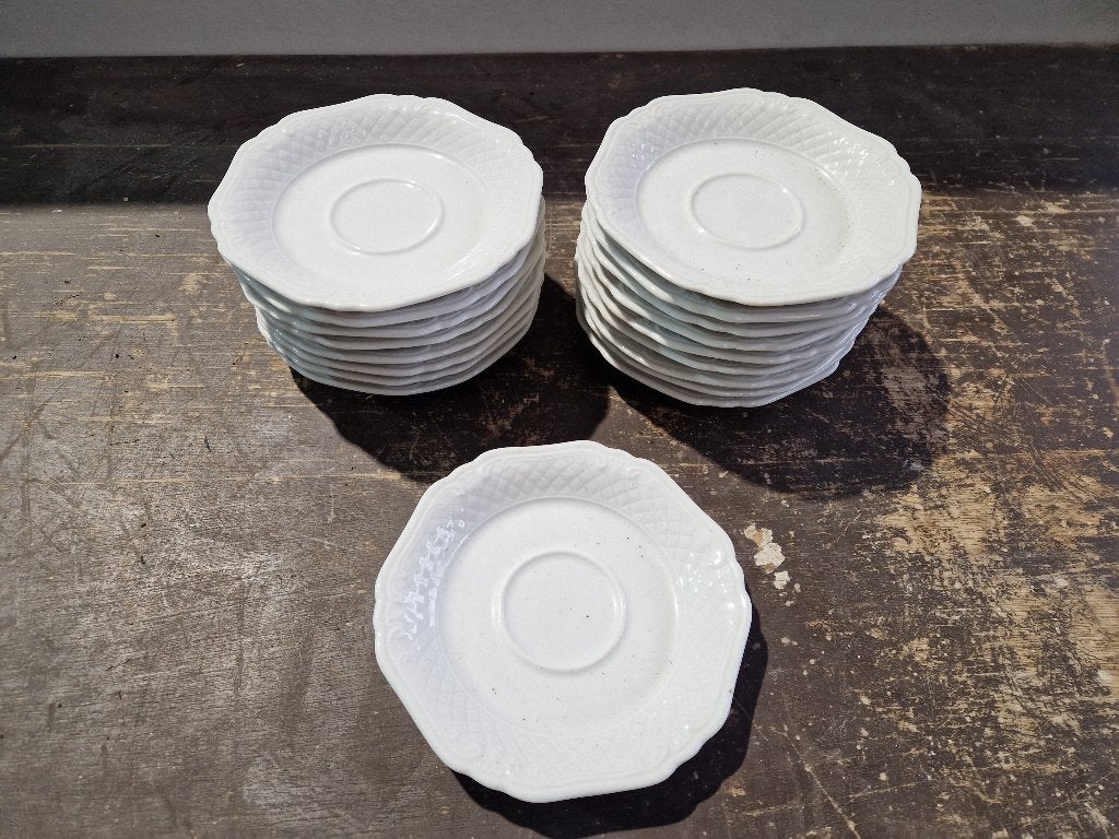 18 stuks schotel 14,5cm Eschenbach La Reine €1 p.st., Gebruikt, Ophalen of Verzenden, Overige stijlen, Kop(pen) en/of Schotel(s)