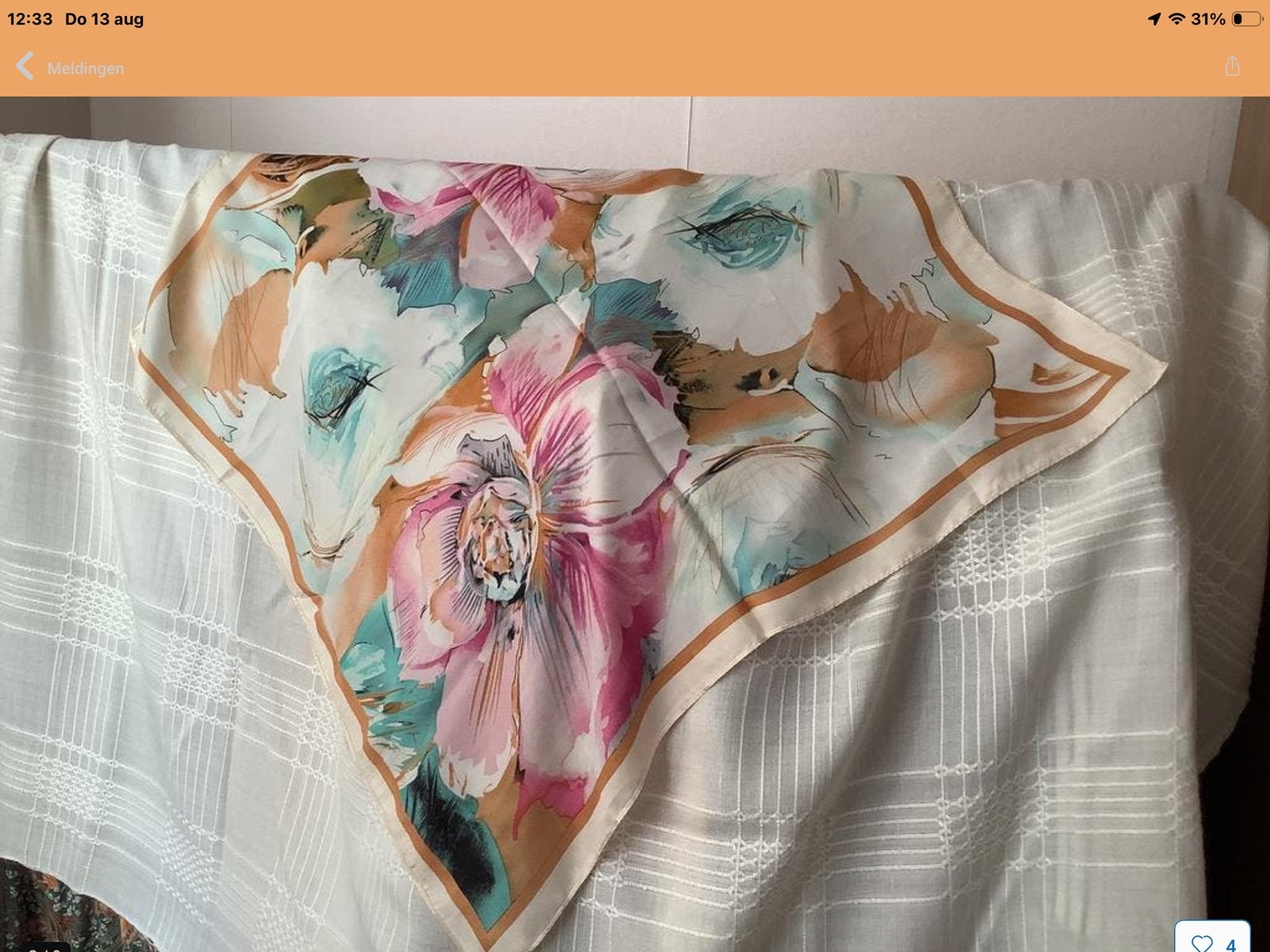 zijden sjaal met bloemenprint., Ophalen of Verzenden, Nieuw, Maat 46/48 (XL) of groter, Sjaal