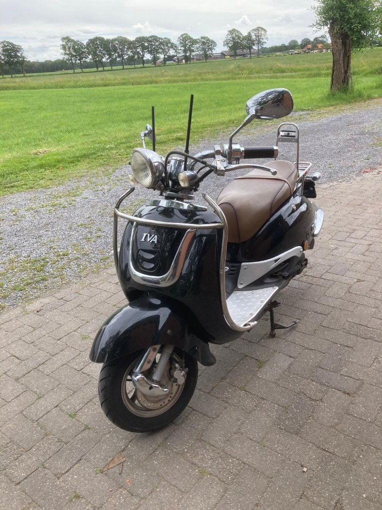 mooie scooter met 2400 km, Overige modellen, Maximaal 45 km/u, Zo goed als nieuw, Benzine