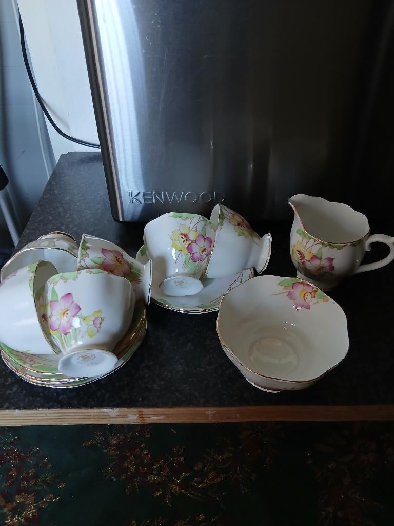 Royal albert Daffodil set kop en schotels/roomstelletje, Ophalen of Verzenden