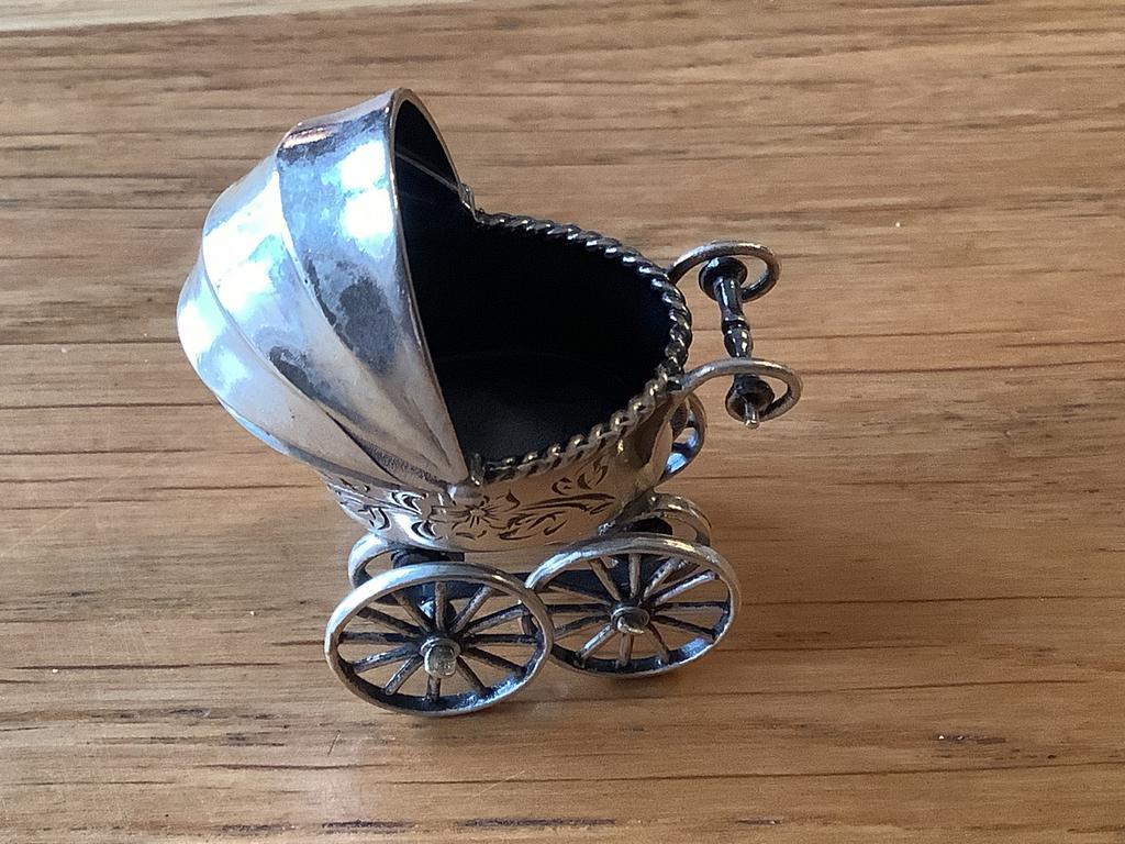 Prachtig zilveren miniatuur zilveren poppenwagen, Ophalen of Verzenden