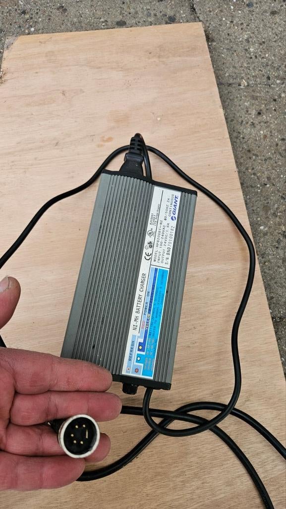 Oplader giant, Fietsen en Brommers, Ophalen of Verzenden