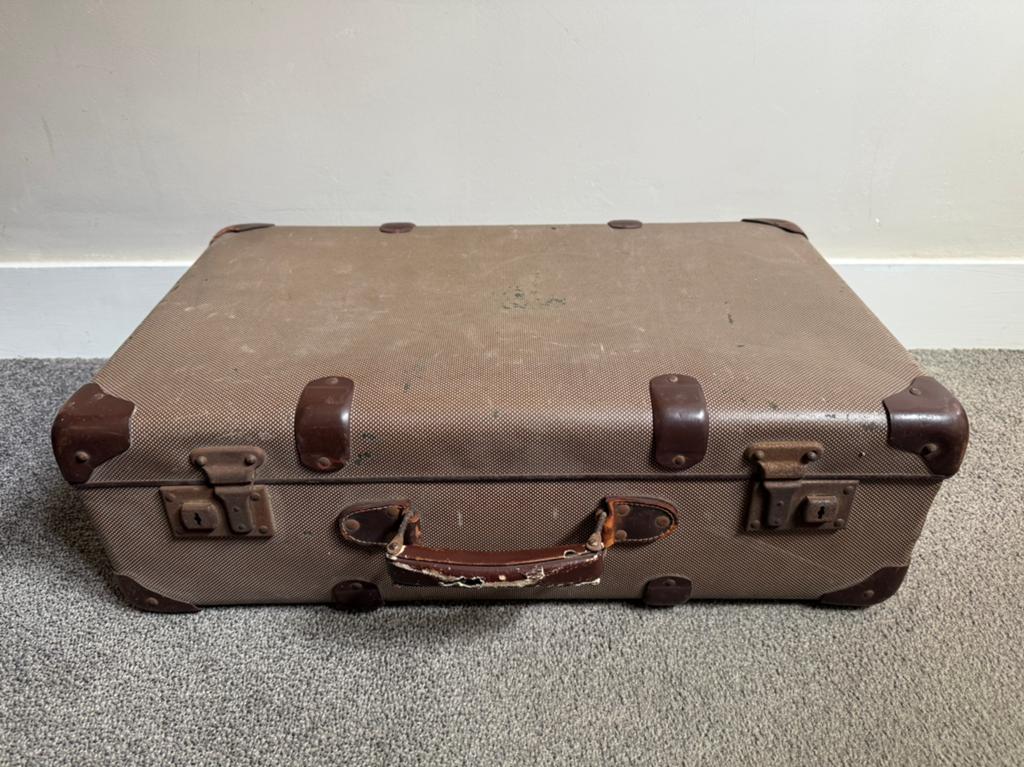 Antieke vintage reiskoffer, Ophalen