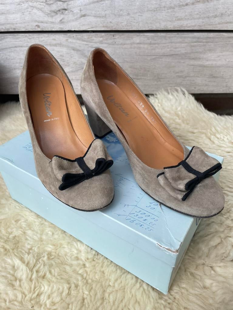 Voltan pumps, suede, strik, taupe, maat 38,5, Pumps, Overige kleuren, Verzenden, Gedragen