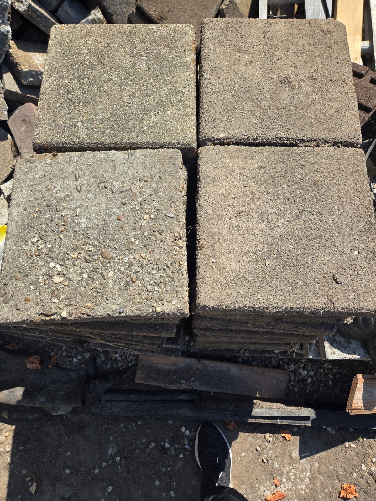 gratis tegels (ongeveer 150stuks), Tuin en Terras, Ophalen, Gebruikt, 10 m² of meer, Beton