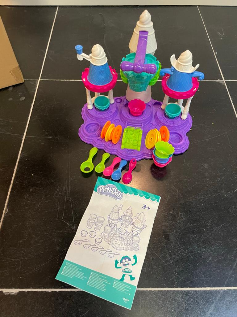 Play-Doh IJssalon Speelset met Accessoires, Ophalen, Zo goed als nieuw, Jongen of Meisje