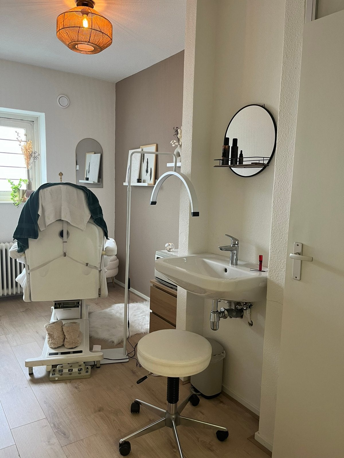 Schoonheidssalon ter overname, Huidbehandeling
